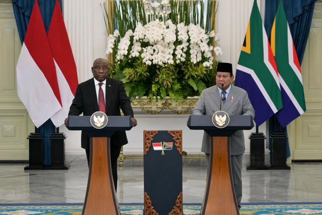 South Africa’s President Cyril Ramaphosa (L) and Indonesia’s President Prabowo Subianto attend a press conference after their bilateral meeting at the presidential palace in Jakarta on October 22, 2025. (Photo by Bay ISMOYO / AFP)