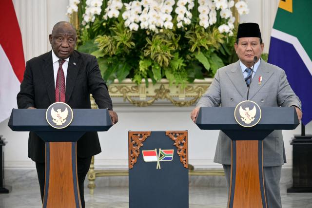 South Africa’s President Cyril Ramaphosa (L) and Indonesia’s President Prabowo Subianto attend a press conference after their bilateral meeting at the presidential palace in Jakarta on October 22, 2025. (Photo by Bay ISMOYO / AFP)