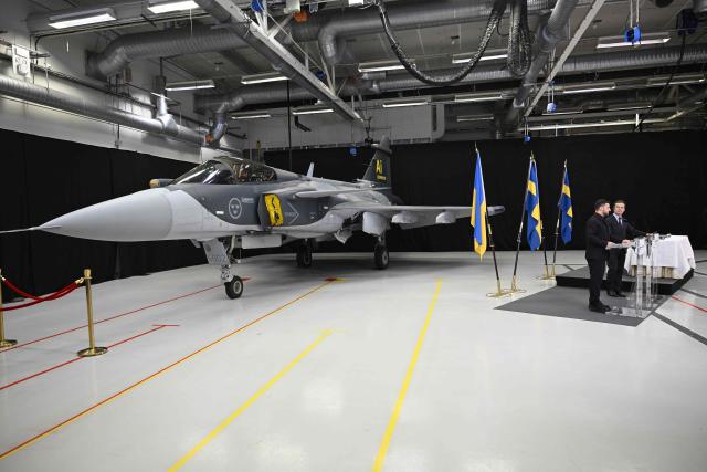Swedish Prime Minister Ulf Kristersson (R) and Ukrainian President Volodymyr Zelensky give a joint press conference in Linköping, Sweden, on October 22, 2025, where they discussed defense cooperation. Sweden and Ukraine signed a letter of intent to supply up to 150 Gripen fighter jets by Swedish manufacturer Saab. (Photo by Fredrik SANDBERG / TT News Agency / AFP) / Sweden OUT