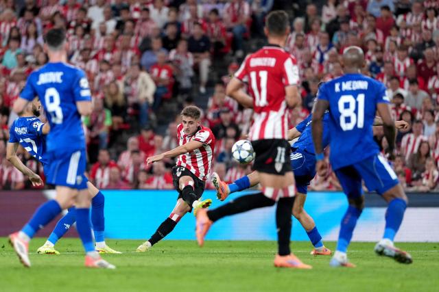 Athletic Bilbao's Spanish forward #23 Robert Navarro scores his team's second goal during the UEFA Champions League league phase day 3 football match between Athletic Club Bilbao and Qarabagh at San Mames Stadium in Bilbao on October 22, 2025. (Photo by Cesar MANSO / AFP)