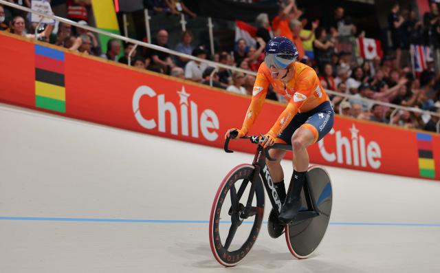 Netherlands' #34 Lorena Wiebes gestures after winning the women's scratch 10km final during the 2025 UCI Track World Championships at the Peñalolen Velodrome, in Santiago, on October 22, 2025. (Photo by Javier TORRES / AFP)