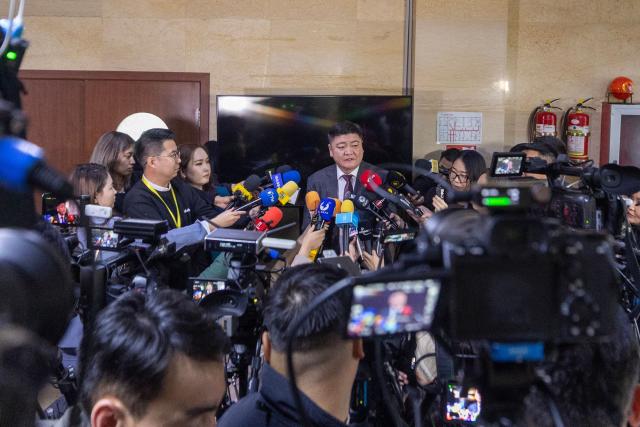 Mongolian parliamentarian Sandagdorj speaks to the media at a room of Mongolia's Constitutional Court while its members moved to the deliberation chamber to discuss the removal of prime minister Gombojav Zandanshatar in Ulaanbaatar on October 22, 2025. Mongolia's constitutional court rejected a parliamentary attempt to remove the prime minister as invalid on October 22, potentially deepening the country's political crisis. (Photo by Byambasuren BYAMBA-OCHIR / AFP)