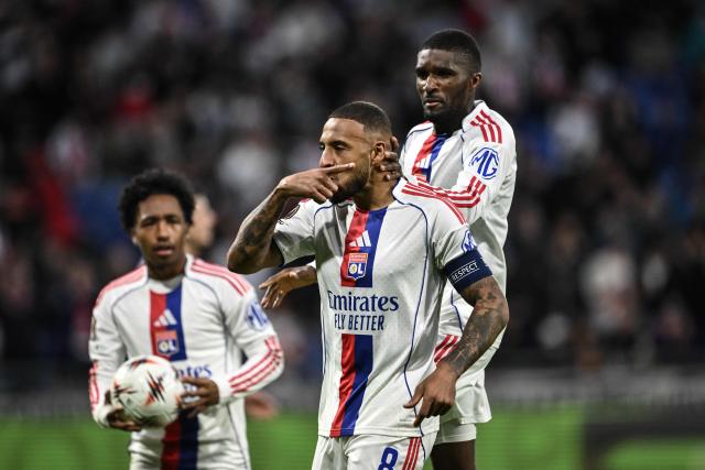 Lyon's French midfielder #08 Corentin Tolisso (C) celebrates with teammates after scoring his team's first goal during the UEFA Europa League 1st round day 3 football match between Olympique Lyonnais (OL) and FC Basel at the Groupama Stadium in Decines-Charpieu, central-eastern France on October 23, 2025. (Photo by JEFF PACHOUD / AFP)