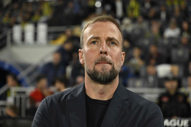 VfB Stuttgart's German coach Sebastian Hoenes looks on during the UEFA Europa League 1st round day 3 football match between Fenerbahce and Stuttgart at the Chobani Stadium, in Istanbul, on October 23, 2025. (Photo by Yasin AKGUL / AFP)