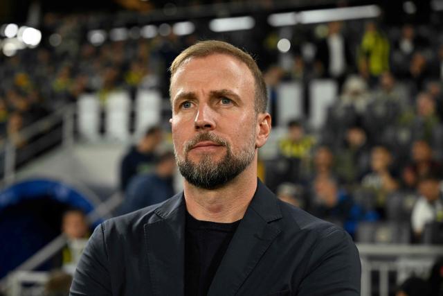 VfB Stuttgart's German coach Sebastian Hoenes looks on during the UEFA Europa League 1st round day 3 football match between Fenerbahce and Stuttgart at the Chobani Stadium, in Istanbul, on October 23, 2025. (Photo by Yasin AKGUL / AFP)