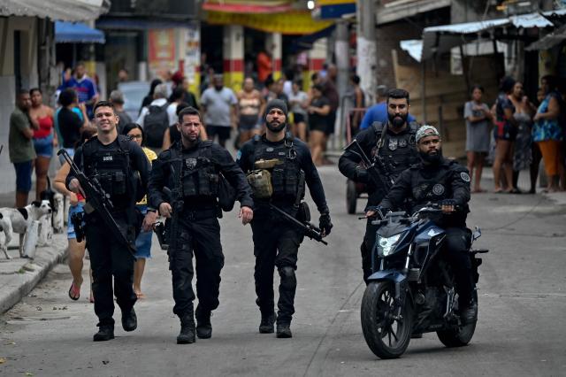 (FILES) Military policemen take part in an operation targeting drug trafficking at Cidade Alta favela, part of the Israel Complex, in Rio de Janeiro, Brazil, on June 10, 2025. The governor of the state of Rio de Janeiro, Claudio Castro, vetoed on October 23, 2025 a controversial measure that established the payment of bonuses to civil police officers for killing criminals, a proposal that sparked outrage in Brazil. (Photo by MAURO PIMENTEL / AFP)