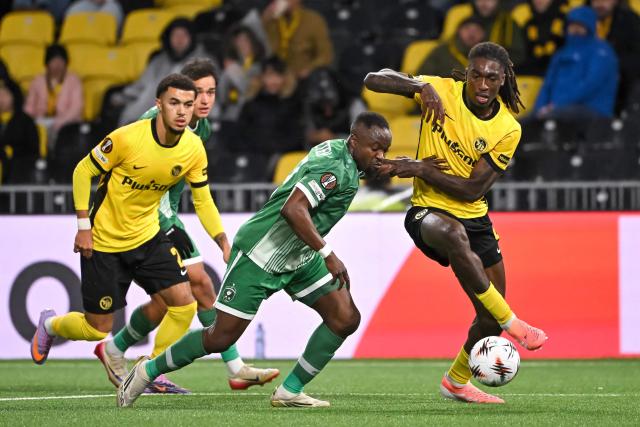 Young Boys' French defender #4 Tanguy Zoukrou (R) fights for the ball with Ludogorets Razgrad's Ghanaian forward #37 Bernard Tekpetey (C) during the UEFA Europa League first round day 3 football match between Young Boys and Ludogorets Razgra at Stadion Wankdorf in Bern on October 23, 2025. (Photo by Fabrice COFFRINI / AFP)