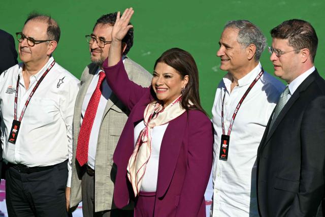 Mexico City Mayor Clara Brugada (C) waves during the opening ceremony of the Mexico City Formula One Grand Prix at the Hermanos Rodriguez racetrack in Mexico City on October 23, 2025. (Photo by Yuri CORTEZ / AFP)