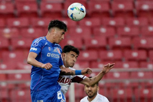 Universidad de Chile's Argentine forward #18 Lucas Di Yorio and Lanus' Uruguayan defender #04 Gonzalo Perez fight for the ball during the Copa Sudamericana semifinal first leg football match between Chile's Universidad de Chile and Argentina's Lanus at the Nacional Julio Martinez Pradanos stadium in Santiago on October 23, 2025. (Photo by Rodrigo ARANGUA / AFP)