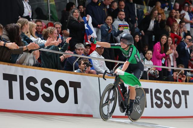 Ireland's #23 Lara Gillespie celebrates after winning the gold medal in the women's elimination race final event of the 2025 UCI Track World Championships at the Penalolen Velodrome, in Santiago on October 23, 2025. (Photo by Javier TORRES / AFP)