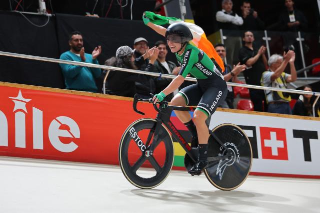 Ireland's #23 Lara Gillespie celebrates after winning the gold medal in the women's elimination race final event of the 2025 UCI Track World Championships at the Penalolen Velodrome, in Santiago on October 23, 2025. (Photo by Javier TORRES / AFP)