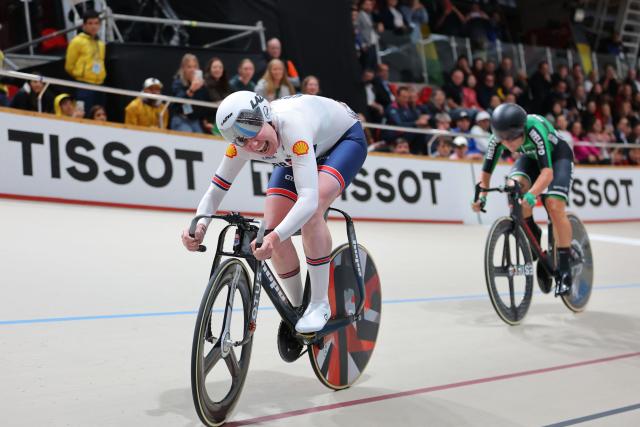 Great Britain's #51 Katie Archibald and Ireland's #23 Lara Gillespie competes in the women's elimination race final event of the 2025 UCI Track World Championships at the Penalolen Velodrome, in Santiago, on October 23, 2025. (Photo by Javier TORRES / AFP)