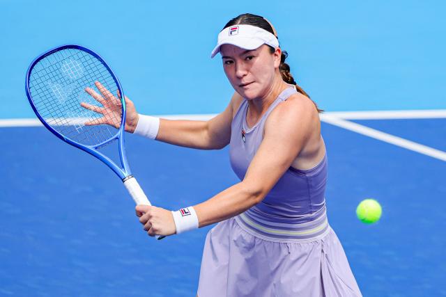 New Zealand´s Lulu Sun hits a return to USA´s Caty McNally during their women's singles quarterfinal match at the Guangzhou Open tennis tournament in Guangzhou? China's southern Guangdong province on October 24, 2025. (Photo by AFP)