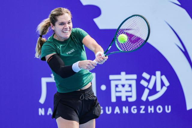 USA´s Caty McNally hits a return to New Zealand´s Lulu Sun during their women's singles quarterfinal match at the Guangzhou Open tennis tournament in Guangzhou? China's southern Guangdong province on October 24, 2025. (Photo by AFP)