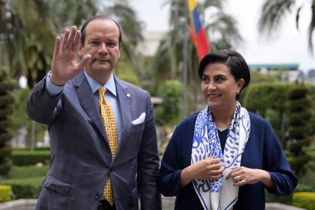 Panama's Foreign Minister Javier Martinez (L) waves next to Ecuador’s Foreign Minister Gabriela Sommerfeld after a meeting at the Najas Palace, headquarters of the Foreign Ministry, in Quito on October 24, 2025. (Photo by Rodrigo BUENDIA / AFP)