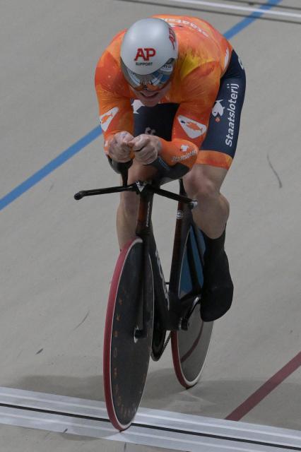 Netherlands' #166 Jeffrey Hoogland competes in the men's 1km time trial race final at the 2025 UCI Track World Championships, in the Penalolen Velodrome in Santiago, on October 24, 2025. (Photo by Rodrigo ARANGUA / AFP)