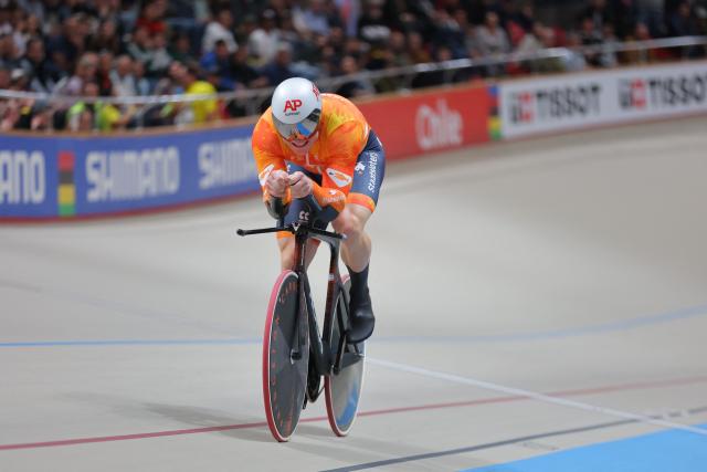 Netherlands' #166 Jeffrey Hoogland competes in the men's 1km time trial race final at the 2025 UCI Track World Championships, in the Penalolen Velodrome in Santiago, on October 24, 2025. (Photo by Javier TORRES / AFP)