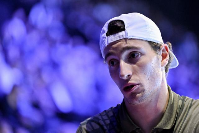 France's Ugo Humbert reacts before leaving the court after he withdrew from the match due to injury during his men's semi final match against Spain's Alejandro Davidovich Fokina at the Swiss Indoors ATP 500 tennis tournament in Basel, on October 25, 2025. (Photo by Fabrice COFFRINI / AFP)
