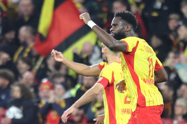 Lens' French forward #11 Odsonne Edouard (R) celebrates after scoring Lens' first goal during the French L1 football match between RC Lens and Olympique de Marseille (OM) at the Stade Bollaert-Delelis in Lens, northern France, on October 25, 2025. (Photo by Francois LO PRESTI / AFP)
