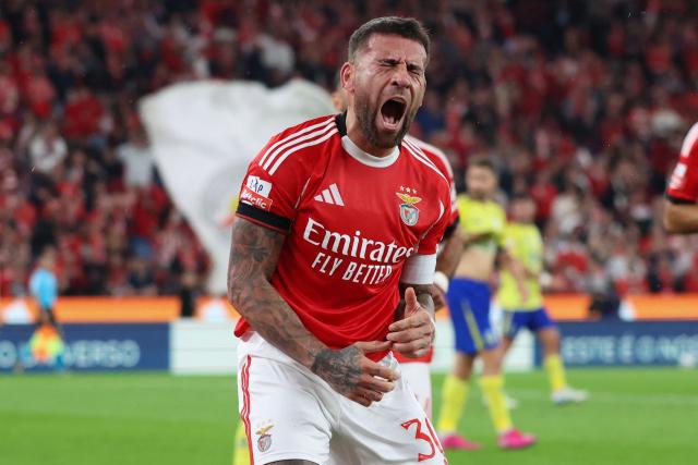SL Benfica's Argentine defender #30 Nicolas Otamendi celebrates scoring their third goal during the Portuguese League football match between SL Benfica and FC Arouca at Estadio da Luz in Lisbon on October 25, 2025. (Photo by PATRICIA DE MELO MOREIRA / AFP)