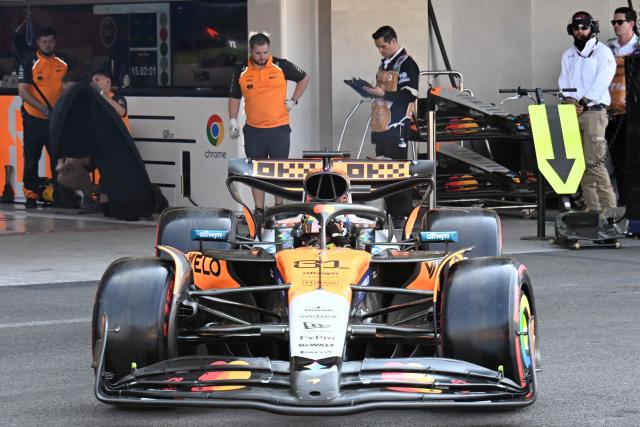 McLaren's Australian driver Oscar Piastri drives out of the garage during the qualifying session of the Mexico City Formula One Grand Prix at the Hermanos Rodriguez racetrack in Mexico City on October 25, 2025. (Photo by Alfredo ESTRELLA / POOL / AFP)
