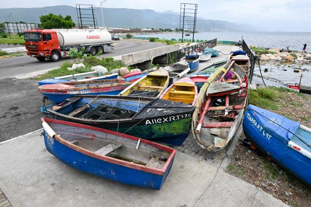 Fishermen boats are tied together in preparation for the arrival of Hurricane Melissa near the fishing village of Rae Town, East Kingston, Jamaica, on October 25, 2025. Deadly storm Melissa strengthened Saturday afternoon into a Category 1 hurricane, with rapid intensification expected over the weekend as it cut a worryingly slow course toward the Caribbean island of Jamaica, forecasters said. (Photo by Ricardo Makyn / AFP)