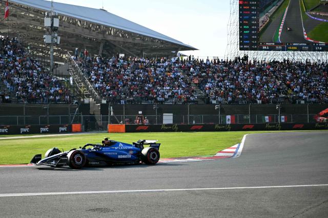 Williams' Spanish driver Carlos Sainz drives during the qualifying session of the Mexico City Formula One Grand Prix at the Hermanos Rodriguez racetrack in Mexico City on October 25, 2025. (Photo by Yuri CORTEZ / AFP)