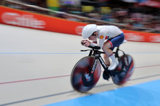 Great Britain's #97 Anna Morris competes in the women's individual pursuit event final at the 2025 UCI Track World Championships, in the Penalolen Velodrome in Santiago, on October 25, 2025. (Photo by Javier TORRES / AFP)