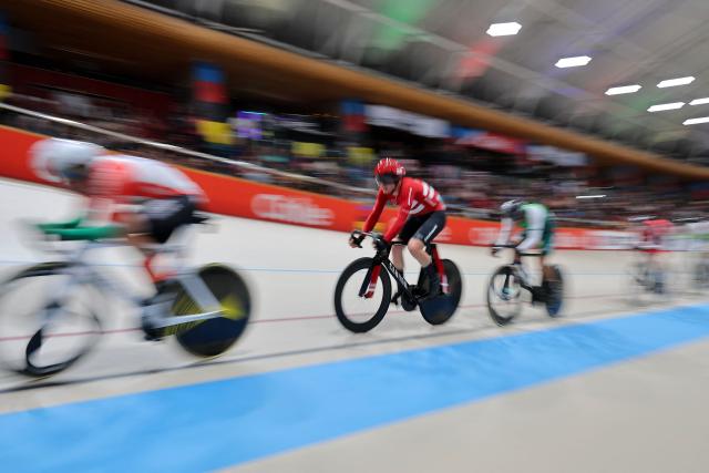 Denmark's  #14 Niklas Larsen (2nd L) competes in the men's omnium IV event final at the 2025 UCI Track World Championships, in the Penalolen Velodrome in Santiago, on October 25, 2025. (Photo by Javier TORRES / AFP)
