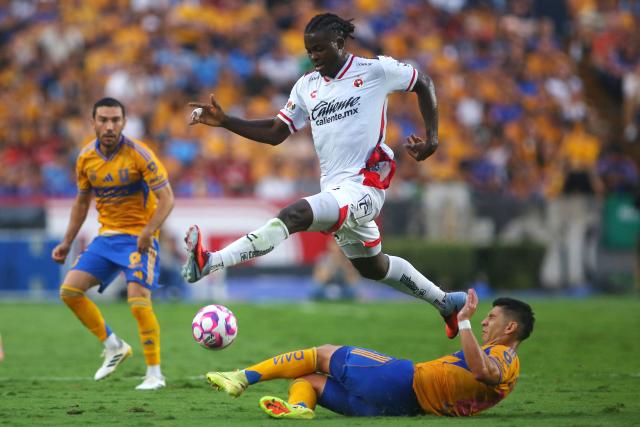 Tijuana's Cameroonian midfielder #34 Frank Boya and Tigres' defender #27 Jesus Angulo fight for the ball during the Liga MX Apertura tournament football match between Tigres and Tijuana at the UANL University Stadium in San Nicolas de los Garza, Nuevo Leon State, Mexico on October 25, 2025. AMARILLO 27 BLANCO 34 (Photo by Julio Cesar AGUILAR / AFP)