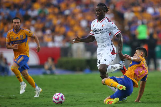 Tijuana's Cameroonian midfielder #34 Frank Boya and Tigres' defender #27 Jesus Angulo fight for the ball during the Liga MX Apertura tournament football match between Tigres and Tijuana at the UANL University Stadium in San Nicolas de los Garza, Nuevo Leon State, Mexico on October 25, 2025. AMARILLO 27 BLANCO 34 (Photo by Julio Cesar AGUILAR / AFP)