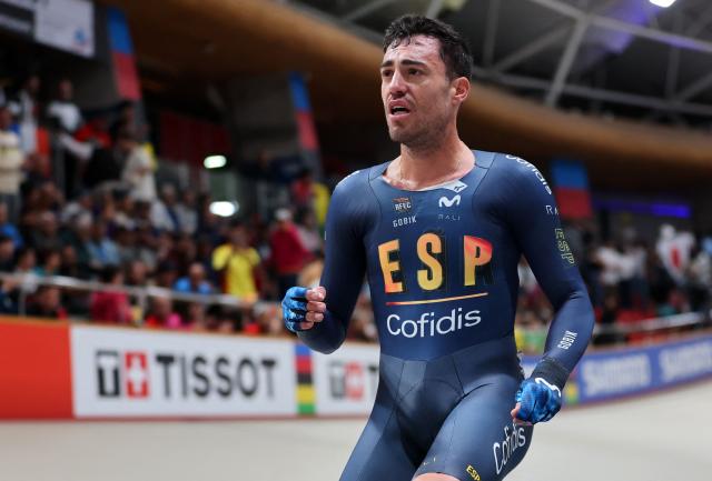 Spain's #16 Albert Torres reacts after winning the men's omnium IV event final at the 2025 UCI Track World Championships, in the Penalolen Velodrome in Santiago, on October 25, 2025. (Photo by Javier TORRES / AFP)