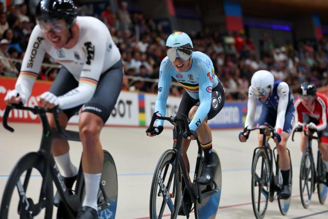 Belgium's  #05 Lindsay De Vylder (C) competes in the men's omnium IV event final at the 2025 UCI Track World Championships, in the Penalolen Velodrome in Santiago, on October 25, 2025. (Photo by Javier TORRES / AFP)