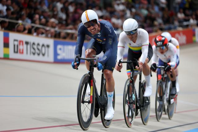 Spain's #16 Albert Torres competes in the men's omnium IV event final at the 2025 UCI Track World Championships, in the Penalolen Velodrome in Santiago, on October 25, 2025. (Photo by Javier TORRES / AFP)