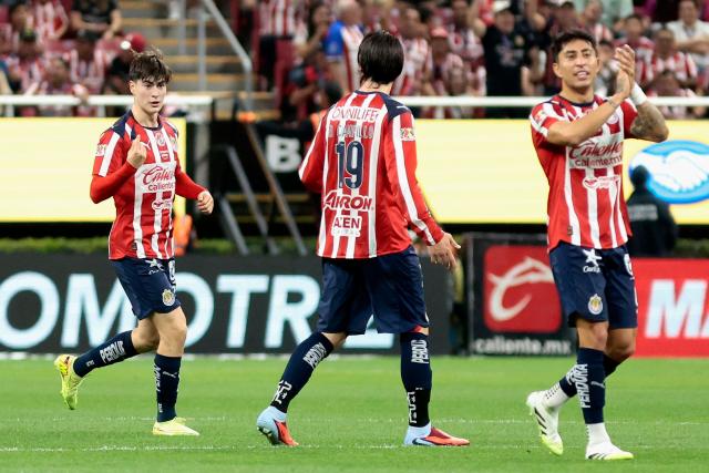 Guadalajara's forward #34 Armando Gonzalez celebrates with teammate defender #19 Diego Campillo scoring his team's third goal during the Liga MX Apertura football match between Guadalajara and Atlas at the Akron Stadium in Zapopan, Mexico on October 25, 2025. (Photo by Ulises Ruiz / AFP)