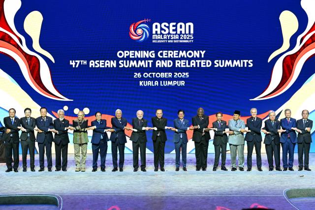 Malaysia's Prime Minister Anwar Ibrahim (C) poses with other heads of state during the opening ceremony of the 47th Association of Southeast Asian Nations (ASEAN) Summit in Kuala Lumpur on October 26, 2025. (Photo by MOHD RASFAN / AFP)