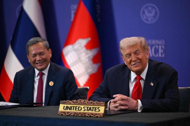 US President Donald Trump (R) smiles next Cambodia's Prime Minister Hun Manet (L) ahead of a ceremonial signing of a ceasefire agreement between Cambodia and Thailand on the sidelines of the 47th Association of Southeast Asian Nations (ASEAN) Summit in Kuala Lumpur on October 26, 2025. (Photo by ANDREW CABALLERO-REYNOLDS / AFP)