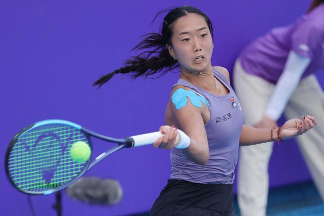 USA's Ann Li hits a return to New Zealand's Lulu Sun during their women's singles final match at the Guangzhou Open tennis tournament in Guangzhou, southern China's Guangdong province on October 26, 2025. (Photo by AFP) / China OUT