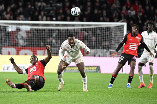Rennes' Swiss Cameroonian forward #7 Breel Embolo fights for the ball with Nice’s Siera Leonean defender Juma Bah (C) during the French L1 football match between Stade Rennais FC and OGC Nice at the Roazhon Park stadium in Rennes, western France, on October 26, 2025. (Photo by Sebastien Salom-Gomis / AFP)