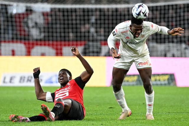 Rennes' Swiss Cameroonian forward #7 Breel Embolo fights for the ball with Nice’s Siera Leonean defender Juma Bah (R) during the French L1 football match between Stade Rennais FC and OGC Nice at the Roazhon Park stadium in Rennes, western France, on October 26, 2025. (Photo by Sebastien Salom-Gomis / AFP)