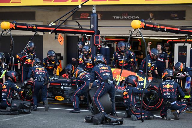 Red Bull Racing's Dutch driver Max Verstappen makes a pit stop during the Mexico City Formula One Grand Prix at the Hermanos Rodriguez racetrack in Mexico City on October 26, 2025. (Photo by Alfredo ESTRELLA / POOL / AFP)
