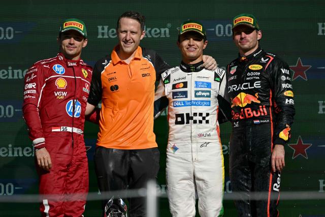 Ferrari's Monegasque driver Charles Leclerc, McLaren's British engineer Will Joseph, McLaren's British driver Lando Norris and Red Bull Racing's Dutch driver Max Verstappen pose for a picture on the podium after the Mexico City Formula One Grand Prix at the Hermanos Rodriguez racetrack in Mexico City on October 26, 2025. (Photo by CARL DE SOUZA / AFP)