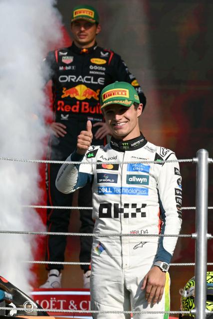 McLaren's British driver Lando Norris gives a thumbs up on the podium after winning the Mexico City Formula One Grand Prix at the Hermanos Rodriguez racetrack in Mexico City on October 26, 2025. (Photo by Yuri CORTEZ / AFP)