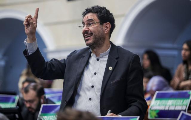 (FILES) Colombian Congressman Ivan Cepeda, of the Alternative Democratic Pole political party, speaks during the debate on the recreational use of marijuana for adults, in the plenary hall of the congress of the republic at Bogota, on June 20, 2023. Colombian Senator Ivan Cepeda was elected as a presidential candidate for the party of President Gustavo Petro to succeed him in the 2026 elections, after a primary election on October 26, 2025. Cepeda is a bitter enemy of the right wing who brought former President Alvaro Uribe to justice. (Photo by Juan Pablo Pino / AFP)