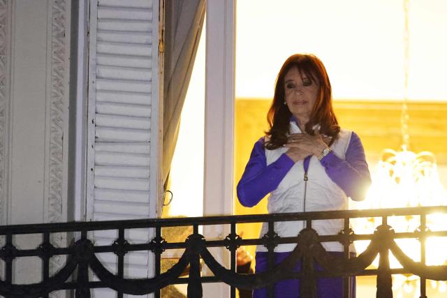 Argentina's former President (2007-2015), Cristina Fernandez de Kirchner, gestures from the balcony of her residence following the results of the national midterm legislative election in Buenos Aires on October 26, 2025. Argentina's budget-slashing leader Javier Milei pulled off a stunning win in Sunday's midterm elections, boosting the flagging reform agenda of the US-backed right-winger. (Photo by Emiliano Lasalvia / AFP)