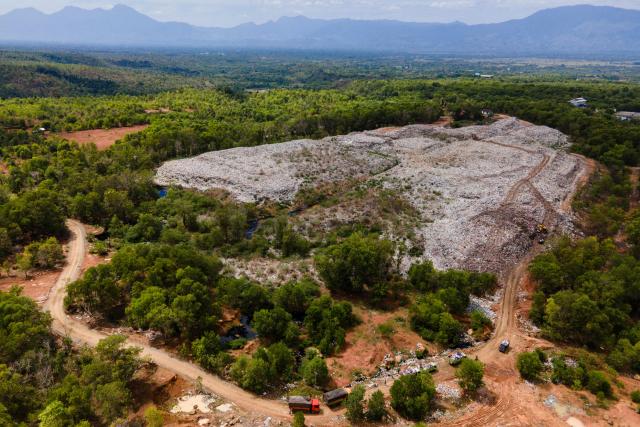 This aerial picture show trucks queueing to enter a landfill near the Sultan Iskandar Muda international airport in Blang Bintang, Aceh province on October 27, 2025. (Photo by CHAIDEER MAHYUDDIN / AFP/Chaideer MAHYUDDIN / AFP)