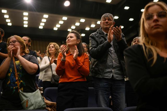 Spectators applaud French singer of Bulgarian origin Sylvie Vartan during the premiere of a documentary "Sylvie Vartan. Out of Love" part of CineLibri film and literature festival in Sofia on October 25, 2025. (Photo by Nikolay DOYCHINOV / AFP)
