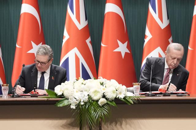 Britain's Prime Minister Keir Starmer (L) and Turkey's President Recep Tayyip Erdogan (R) sign an agreement to sell 20 Eurofighter jets to Ankara in a 10-year deal worth nearly $11 billion at the Presidential Palace in Ankara on October 27, 2025. Britain's Prime Minister Keir Starmer arrived in Ankara on October 27, 2025 to meet President Recep Tayyip Erdogan for talks focused on Turkey's purchase of Eurofighter jets. Starmer landed at an air force base near Ankara, accompanied by UK Defence Minister John Healey and Air Chief Marshall Harv Smyth, the head of Britain's air force, who were welcomed by their Turkish counterparts, Turkey's defence ministry said. (Photo by Stefan Rousseau / POOL / AFP)