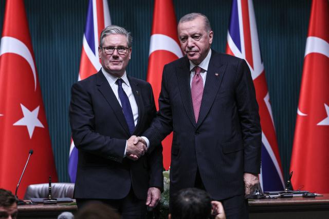 Britain's Prime Minister Keir Starmer (L) and Turkey's President Recep Tayyip Erdogan (R)  shake hands after signing an $11 billion agreement for 20 Eurofighter jets, at the Presidential Palace in Ankara on October 27, 2025. Starmer said London had reached an agreement to sell Eurofighter jets to Ankara in a 10-year deal worth nearly $11 billion. Britain's defence ministry said the order would involve 20 Eurofighters in what it described as the "biggest fighter jet deal in a generation". (Photo by Adem ALTAN / AFP)