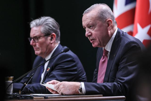Britain's Prime Minister Keir Starmer (L) and Turkey's President Recep Tayyip Erdogan (R) hold a joint press conference after signing an $11 billion agreement for 20 Eurofighter jets at the Presidential Palace in Ankara on October 27, 2025. Starmer said London had reached an agreement to sell Eurofighter jets to Ankara in a 10-year deal worth nearly $11 billion. Britain's defence ministry said the order would involve 20 Eurofighters in what it described as the "biggest fighter jet deal in a generation". (Photo by Adem ALTAN / AFP)